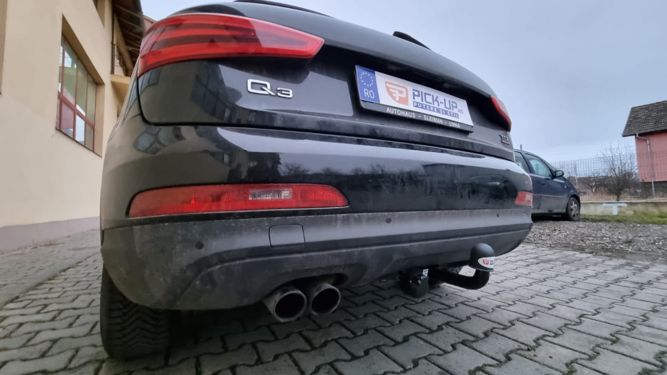 Towing hook instaled on Audi Q3