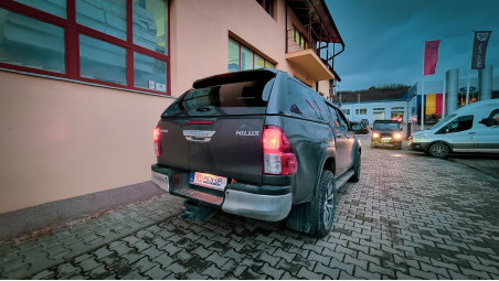 Canopy, swing cases installed on Toyota Hilux 2016