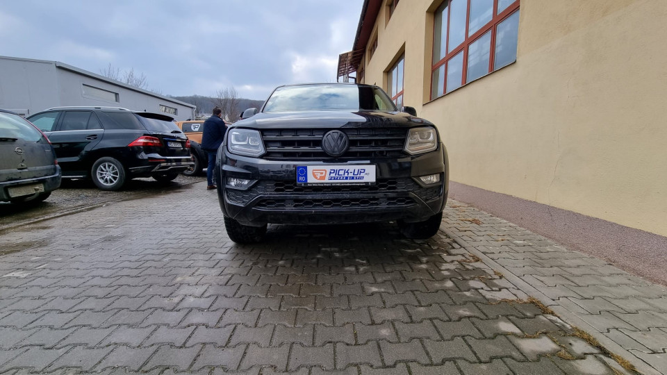 Montage Laderaum-Rollo und Überrollbügel Volkswagen Amarok 2020