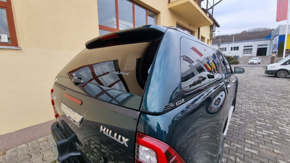 Montage Hardtop und Schwellertritte Toyota Hilux 2021