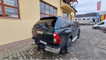 Montage Hardtop und Schwellertritte Toyota Hilux 2021