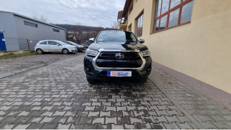 Keménytető és küszöbök felszerelése Toyota Hilux 2021