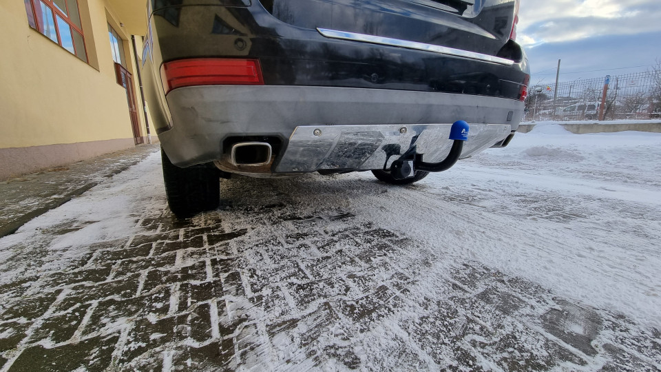Montage Anhängerkupplung auf Mercedes GL320