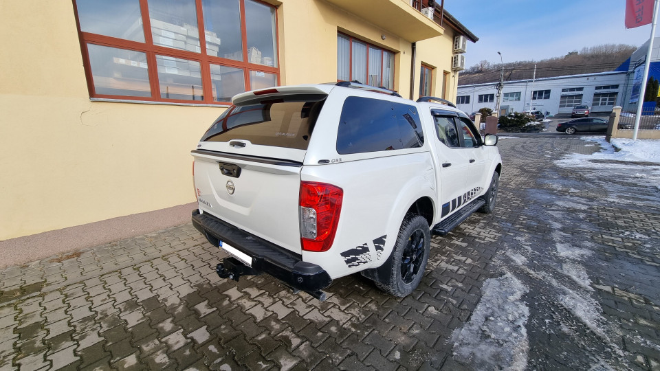Keménytető, csúszó tálca, ablak terelő beszerelése Nissan Navara NP300 2020