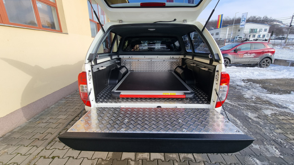 Montage hardtop, ausziehbare Wanne, Fenster-Windabweiser auf Nissan Navara NP300 2020