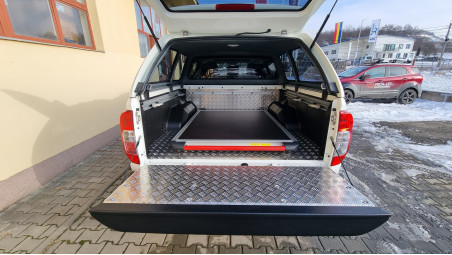 Montage hardtop, ausziehbare Wanne, Fenster-Windabweiser auf Nissan Navara NP300 2020