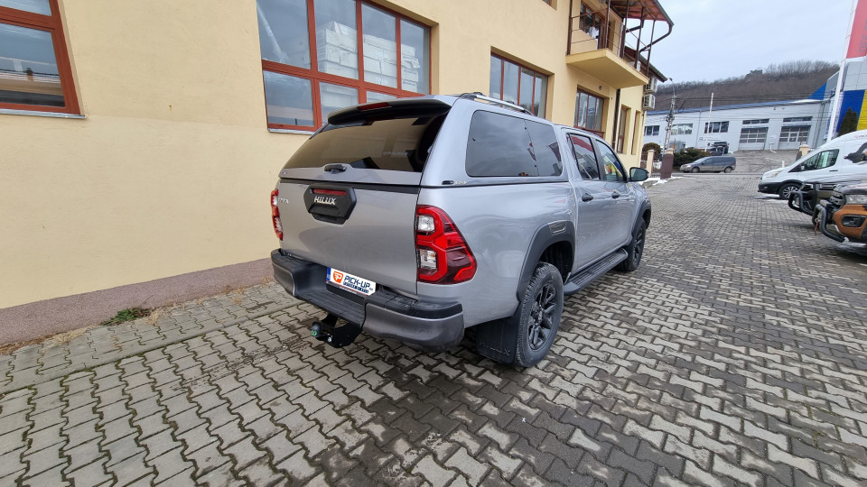 Bed liner, canopy, hood guard installed on Toyota Hilux 2022