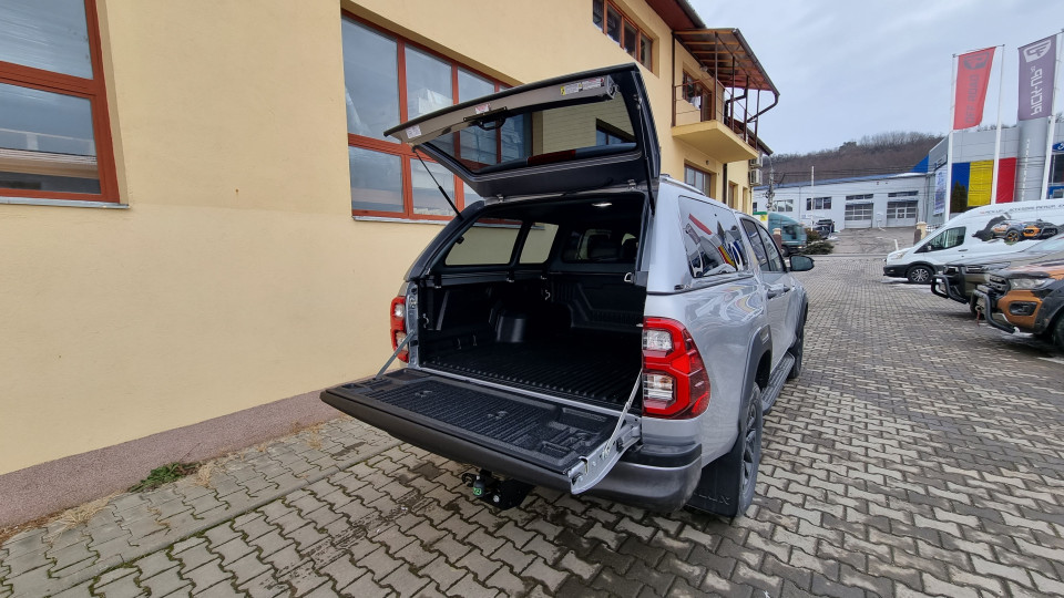 Keménytető / Felépítmény beszerelés, motorháztető párnázat, motorháztető terelő a Toyota Hilux 2022-re