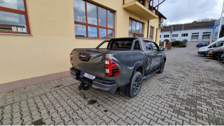Montage Laderaum-Rollo, Überrollbügel, Fenster-Windabweiser & Motorhaube auf Toyota Hilux 2022