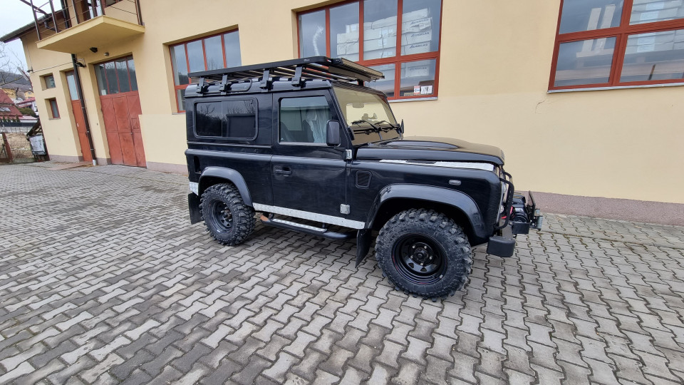 Tetőcsomagtartó és Led Bar felszerelése a Landrover Defenderre