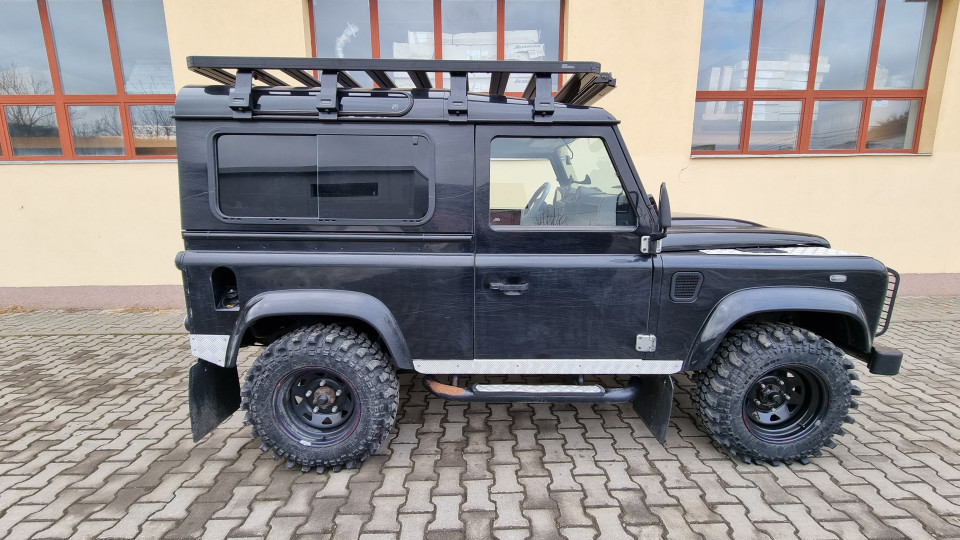 Roof-Rack, Led Bar installed on Landrover Defender
