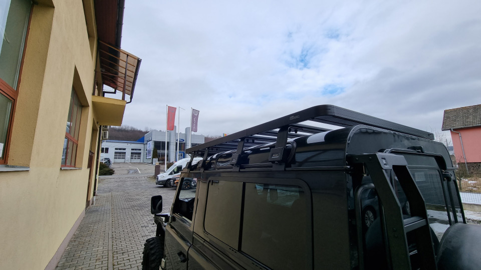 Tetőcsomagtartó és Led Bar felszerelése a Landrover Defenderre
