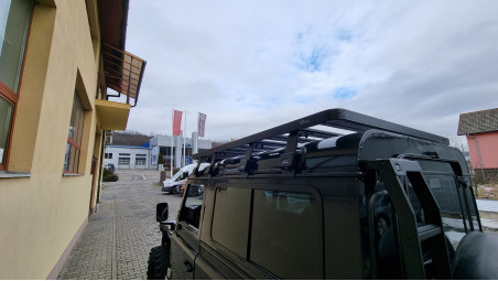 Tetőcsomagtartó és Led Bar felszerelése a Landrover Defenderre