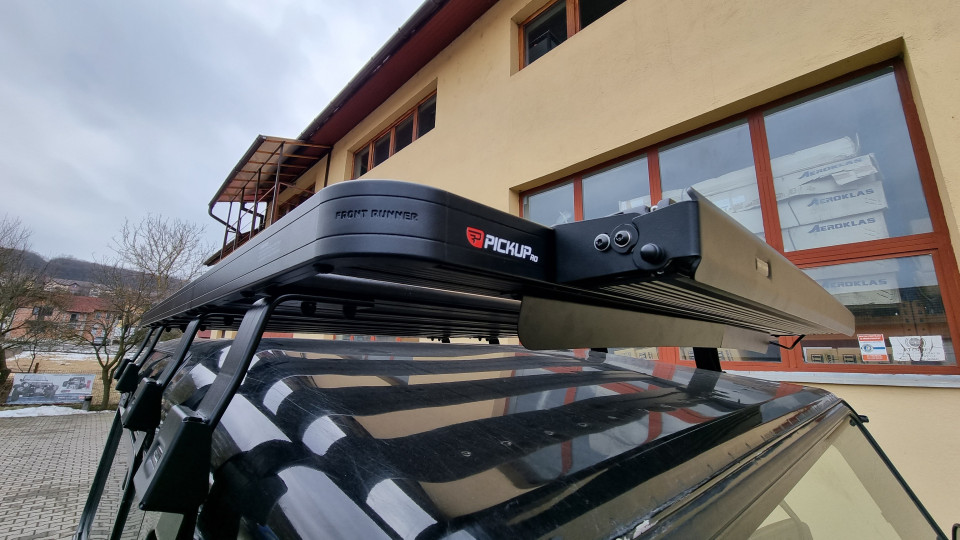 Roof-Rack, Led Bar installed on Landrover Defender