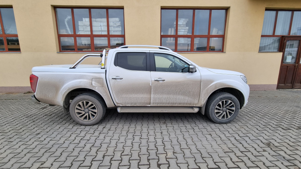 Montage Laderaumabdeckung (Klapp-Typ) und Laderaumauskleidung auf Nissan Navara NP300 2019