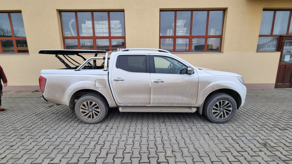 Montage Laderaumabdeckung (Klapp-Typ) und Laderaumauskleidung auf Nissan Navara NP300 2019