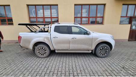 Montage Laderaumabdeckung (Klapp-Typ) und Laderaumauskleidung auf Nissan Navara NP300 2019