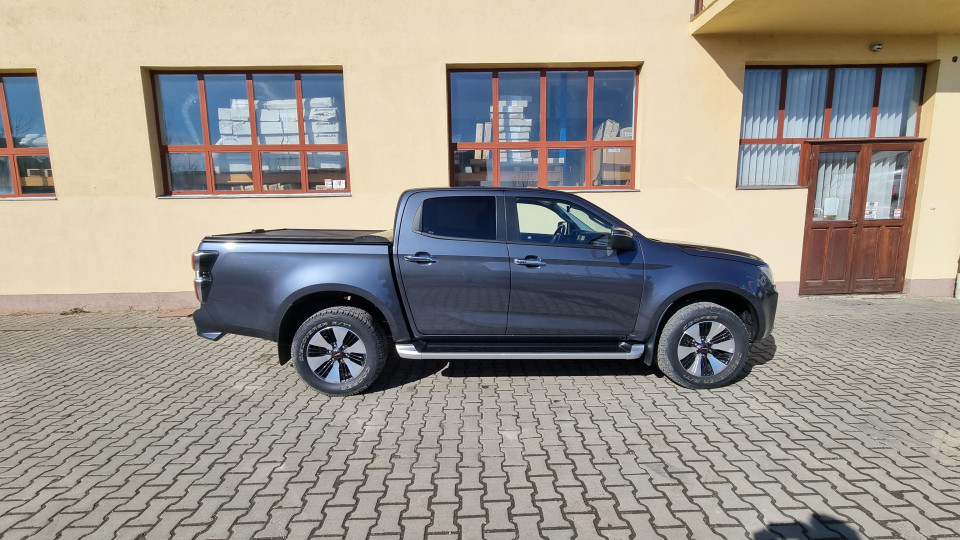 Montage Ladeflächen-Rollo, Zentralverriegelung, Heckklappen-Assistenz auf Isuzu D-Max 2019