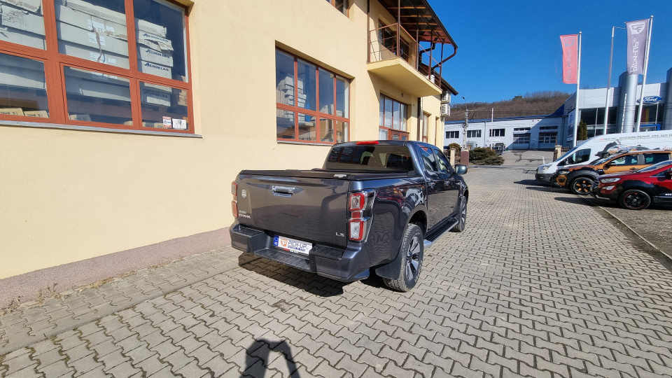 Montage Ladeflächen-Rollo, Zentralverriegelung, Heckklappen-Assistenz auf Isuzu D-Max 2019