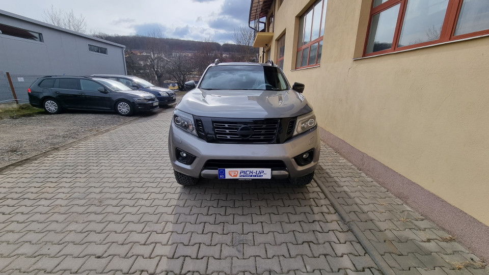 Montage Laderaum-Rollo und Überrollbügel auf Nissan Navara NP300 2019