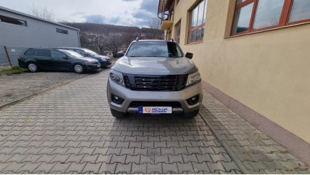 Montage Laderaum-Rollo und Überrollbügel auf Nissan Navara NP300 2019
