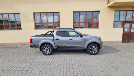 Montage Laderaum-Rollo und Überrollbügel auf Nissan Navara NP300 2019