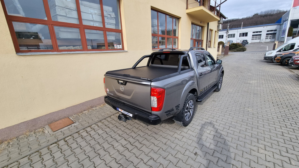 Montage Laderaum-Rollo und Überrollbügel auf Nissan Navara NP300 2019