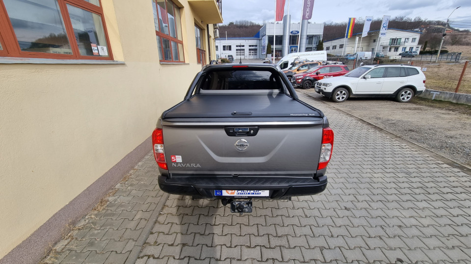 Montage Laderaum-Rollo und Überrollbügel auf Nissan Navara NP300 2019