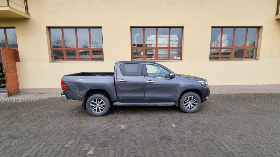 Montage Laderaumauskleidung auf Toyota Hilux 2016