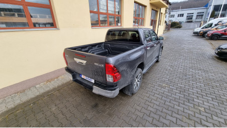 Montage Laderaumauskleidung auf Toyota Hilux 2016