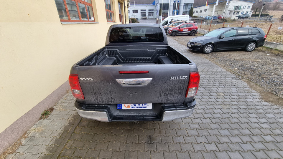 Bed liner installed on Toyota Hilux 2016