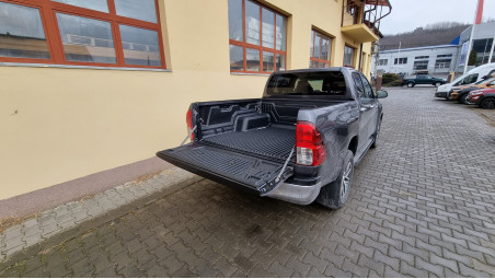 Montage Laderaumauskleidung auf Toyota Hilux 2016
