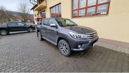 Montage Laderaumauskleidung auf Toyota Hilux 2016