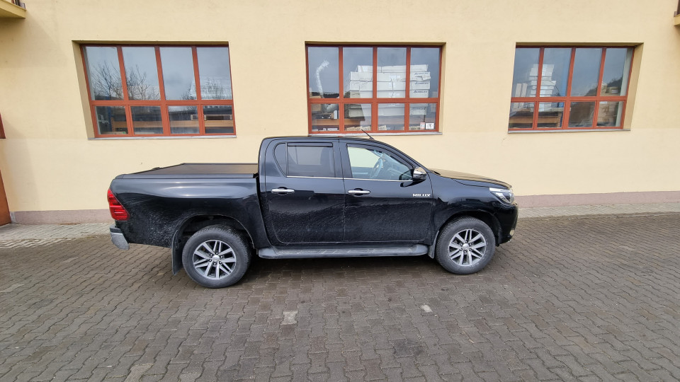 Bed liner, roll cover installed on Toyota Hilux 2017
