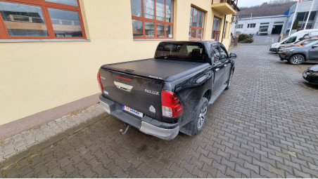 Bed liner, roll cover installed on Toyota Hilux 2017