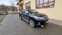 Bed liner, roll cover installed on Toyota Hilux 2017