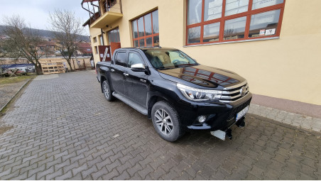 Bed liner, roll cover installed on Toyota Hilux 2017