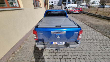 Lökhárítóplatóbélés és lökhárítógörgő felszerelése a Mitsubishi L200 2019-re