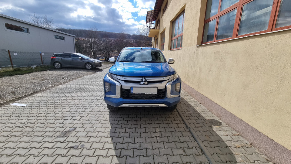 Bed liner, roll cover installed on Mitsubishi l200 2019