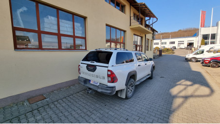 Canopy, swing cases installed on Toyota Hilux 2020