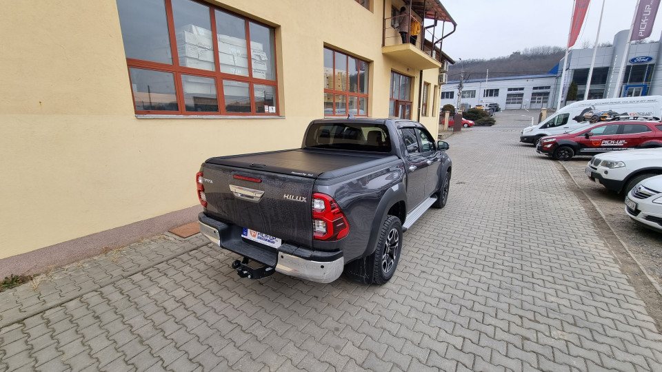 Towing hook, window visors, hook guard installed on Toyota Hilux 2021