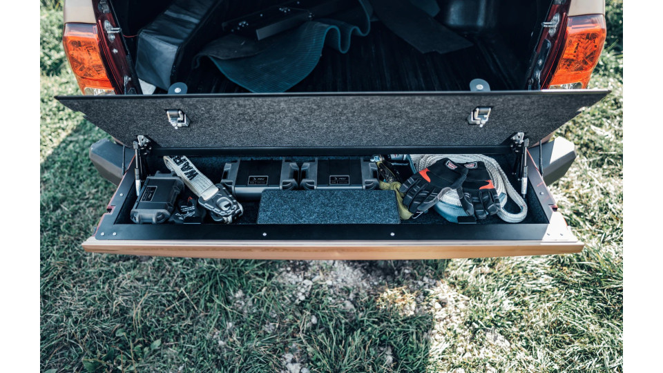 TOYota HILUX '16+ WINDSHIELD COMPARTMENT