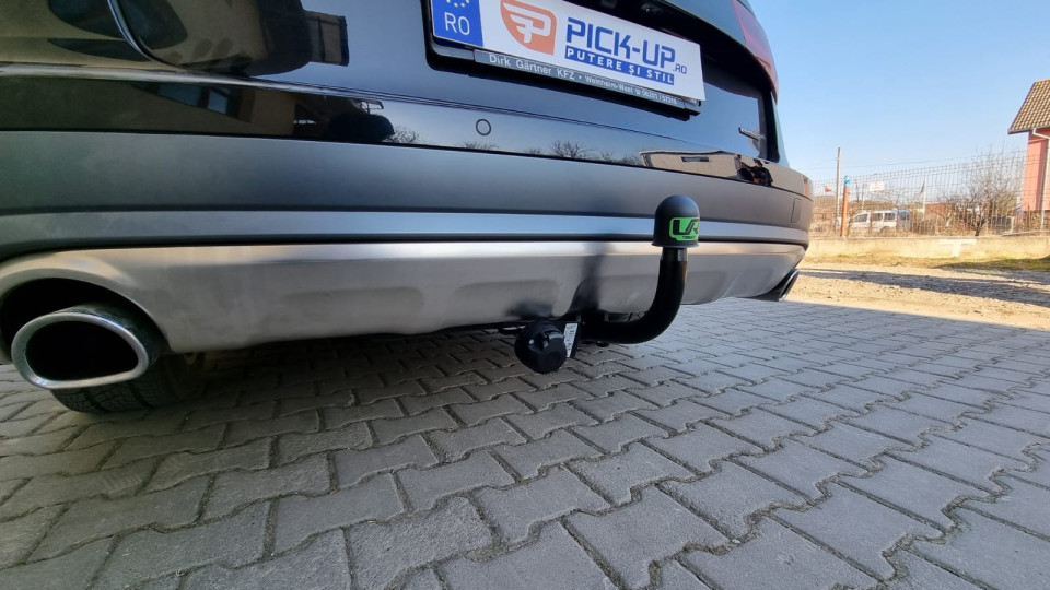 Towing hook installed on Audi A6 Allroad C7