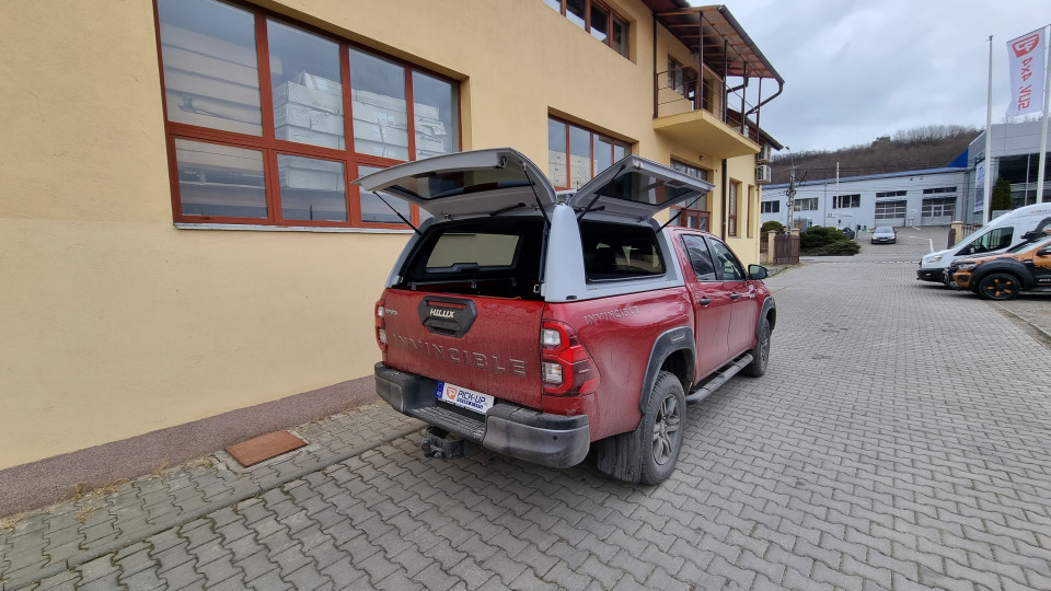 Montage hardtop und Zentralverriegelung Bordwand auf Toyota Hilux 2019