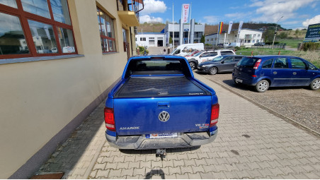Roll cover, tailgate assistance, central locking for tailgate installed on VW Amarok