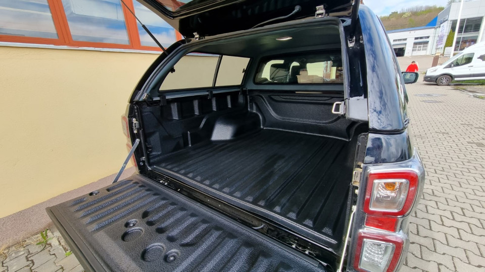 Csomagtartó és keménytetős platóbélés beszerelése az Isuzu D-Max 2019-re