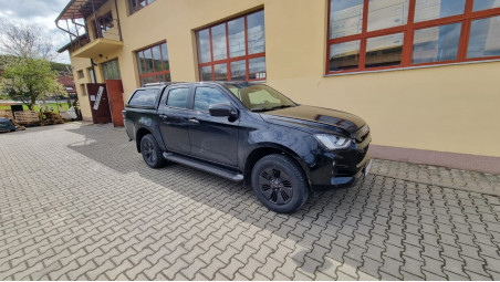 Csomagtartó és keménytetős platóbélés beszerelése az Isuzu D-Max 2019-re