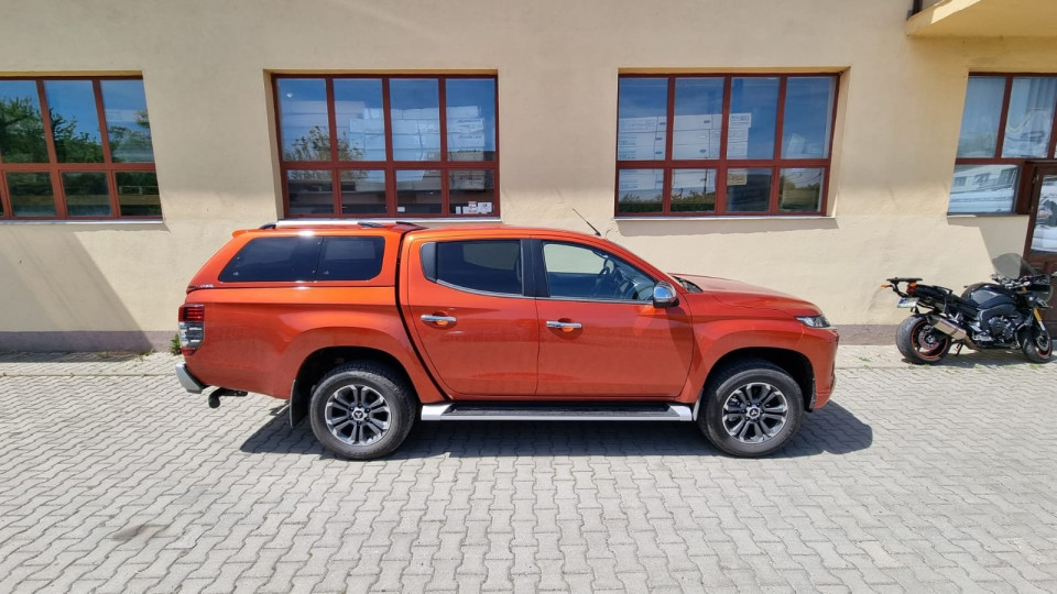 Canopy installed on Mitsubishi L200 2020