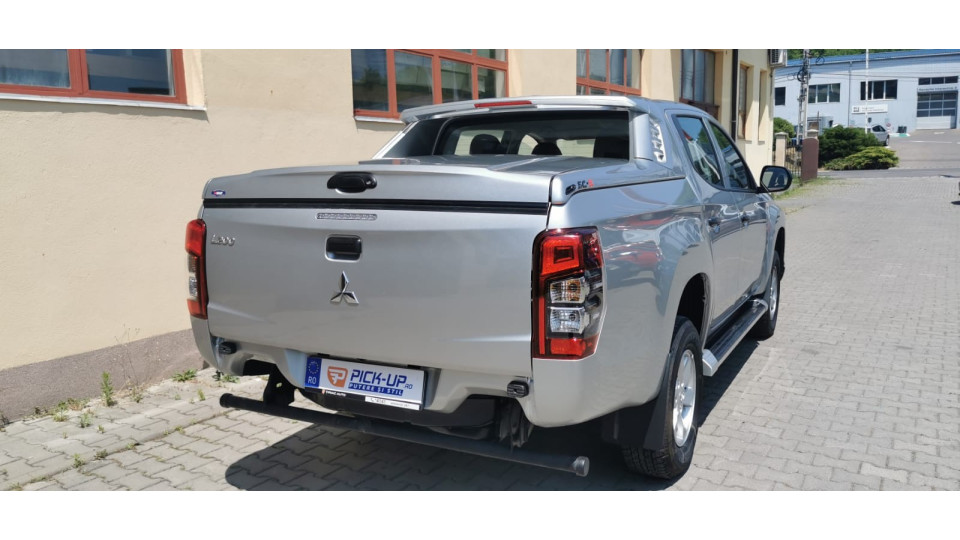 A fedél típusú csomagtérfedél felszerelése a Mitsubishi L200 2020-ra