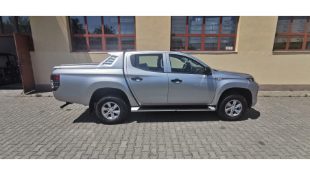A fedél típusú csomagtérfedél felszerelése a Mitsubishi L200 2020-ra